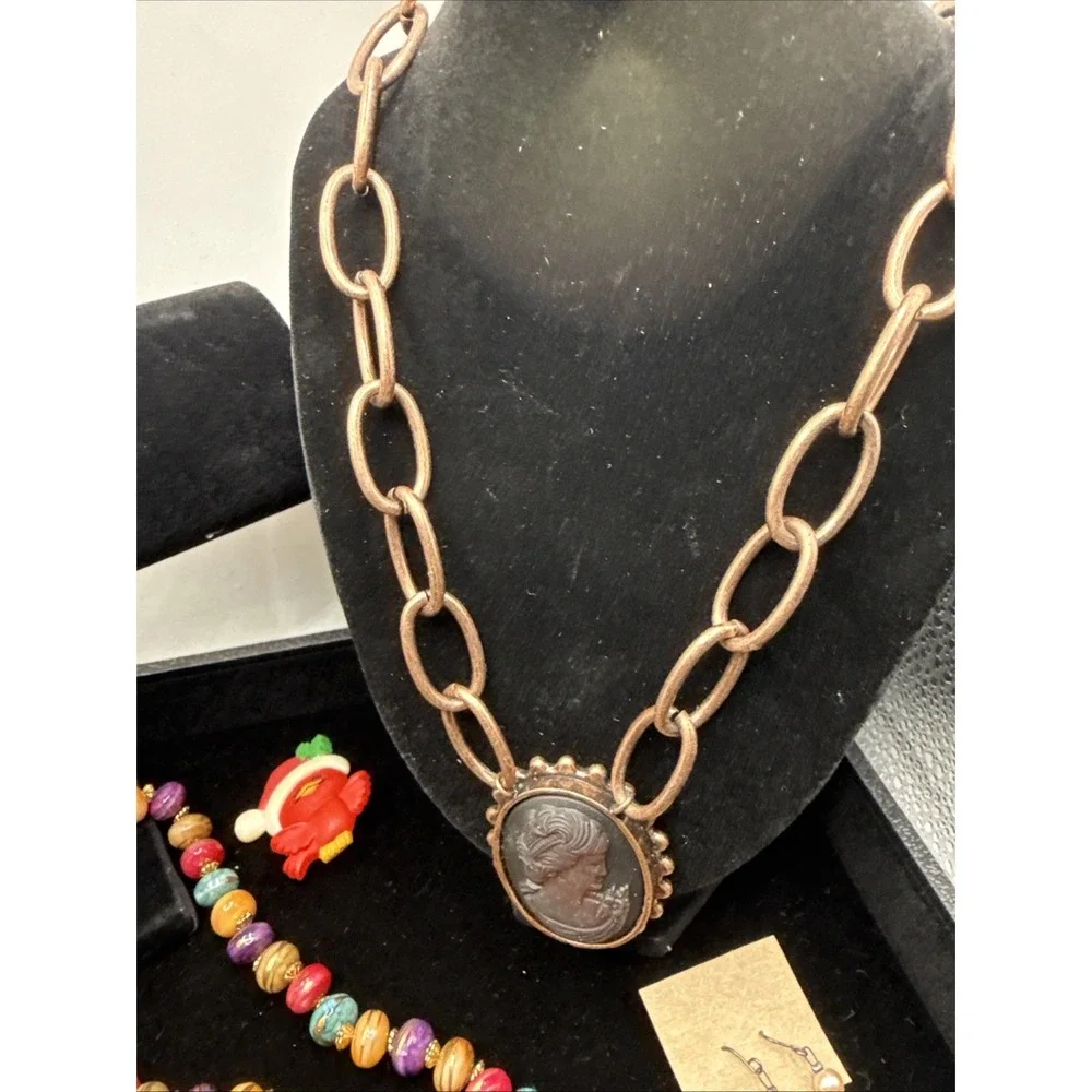 Vintage Lot of 15 Necklaces, Bracelets,‎ Earrings, Brooches